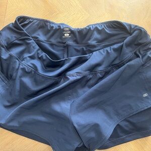 Leggno Women's Navy Active Shorts